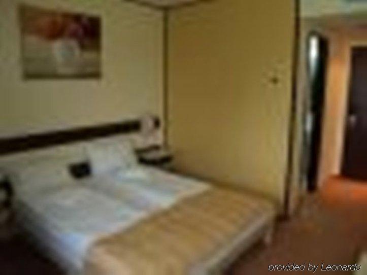 Hotel Rapsodia City Center Botoşani エクステリア 写真