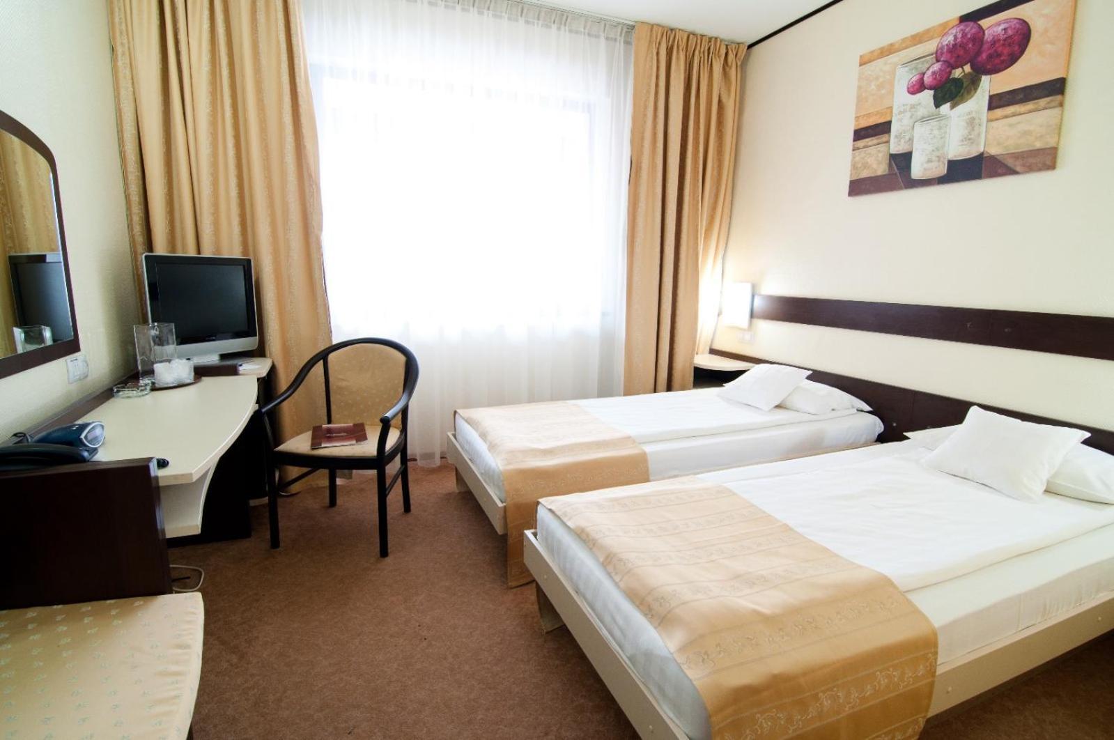 Hotel Rapsodia City Center Botoşani エクステリア 写真
