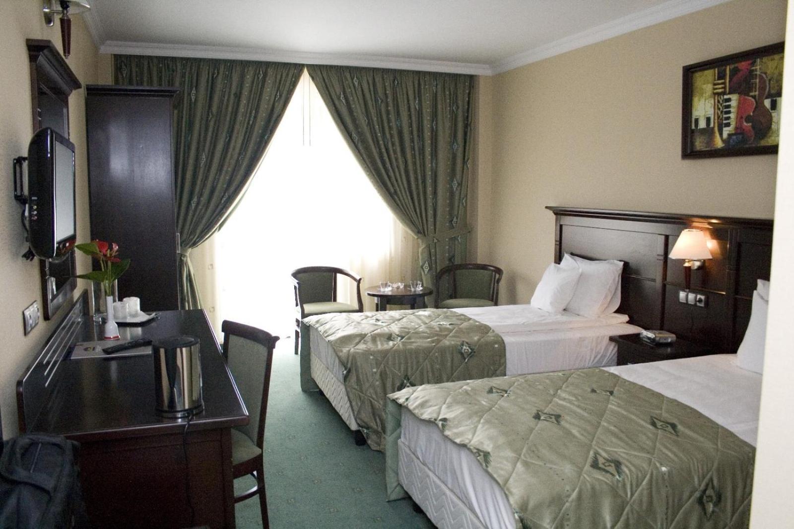 Hotel Rapsodia City Center Botoşani エクステリア 写真