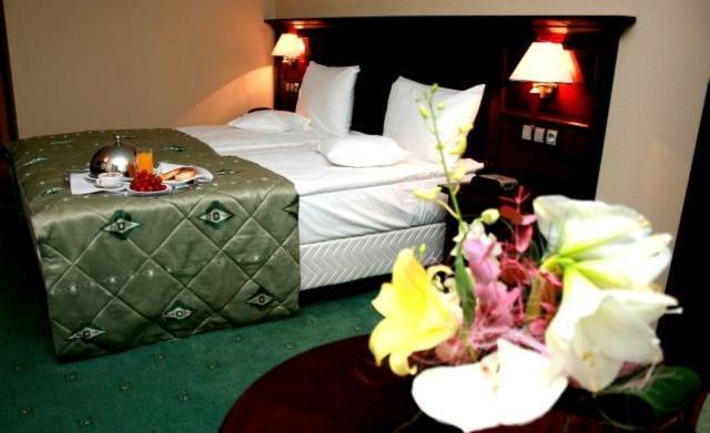 Hotel Rapsodia City Center Botoşani エクステリア 写真
