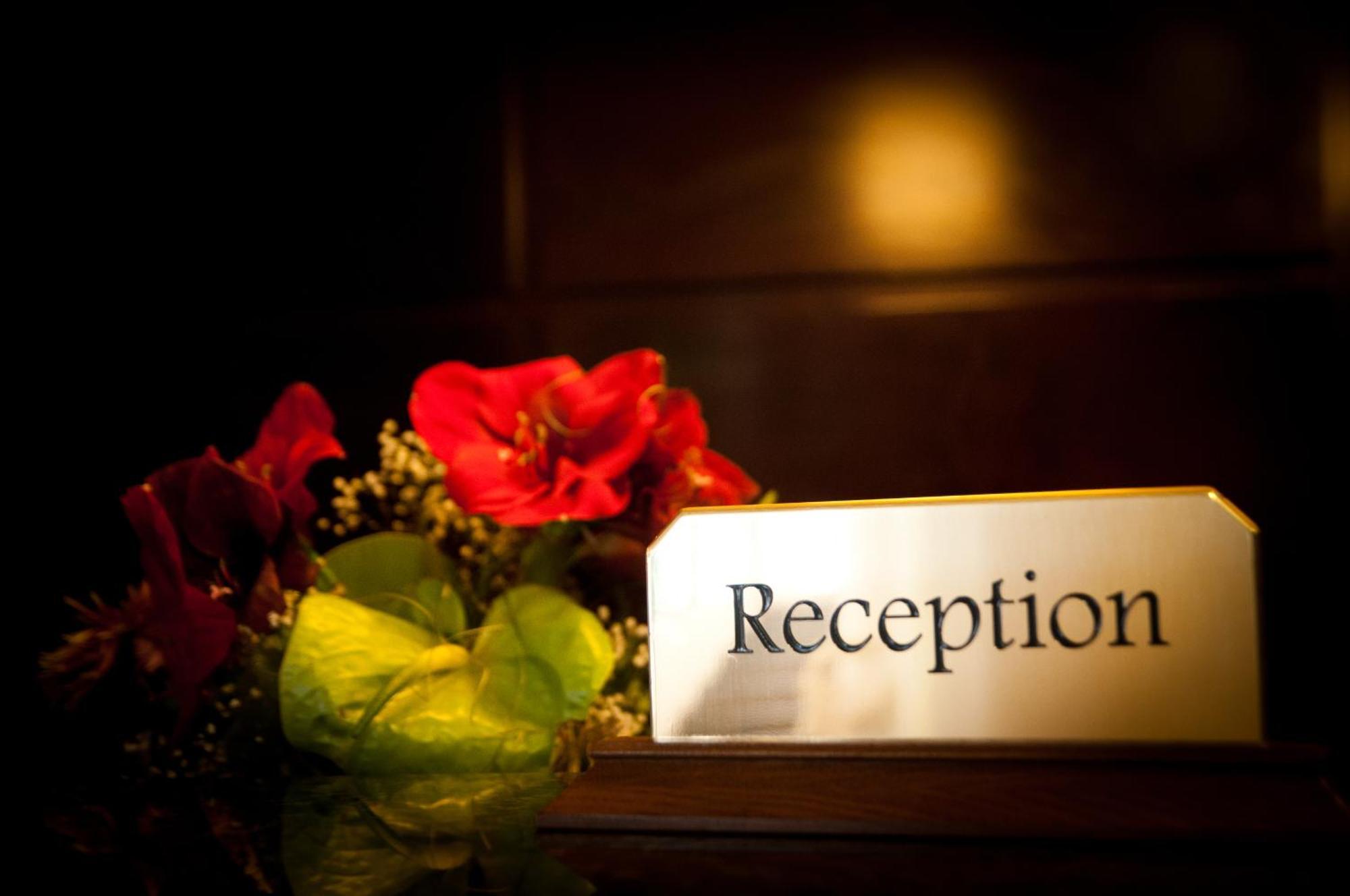 Hotel Rapsodia City Center Botoşani エクステリア 写真