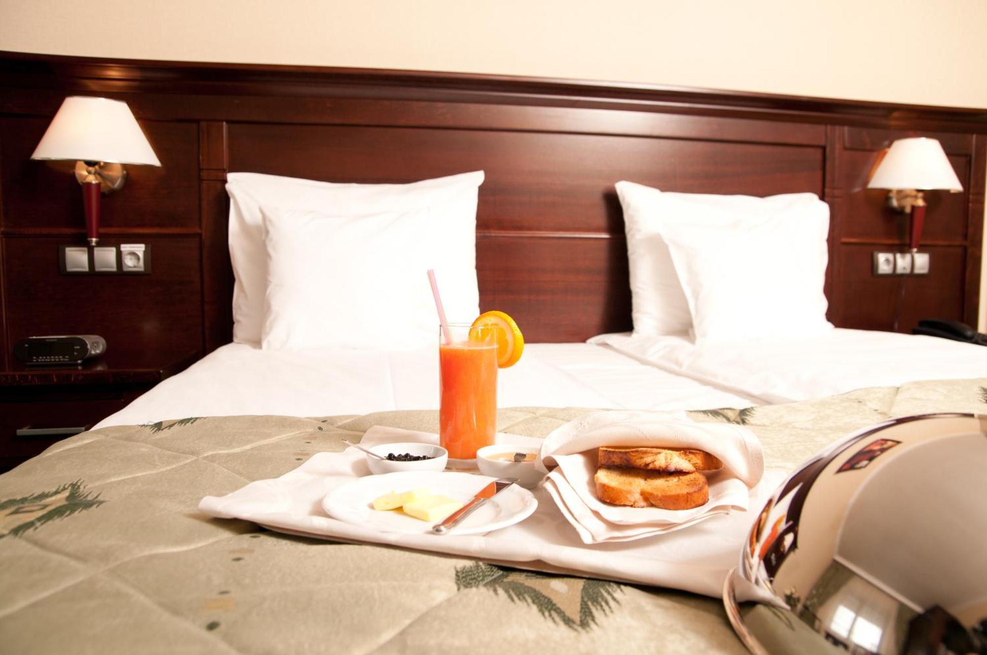 Hotel Rapsodia City Center Botoşani エクステリア 写真