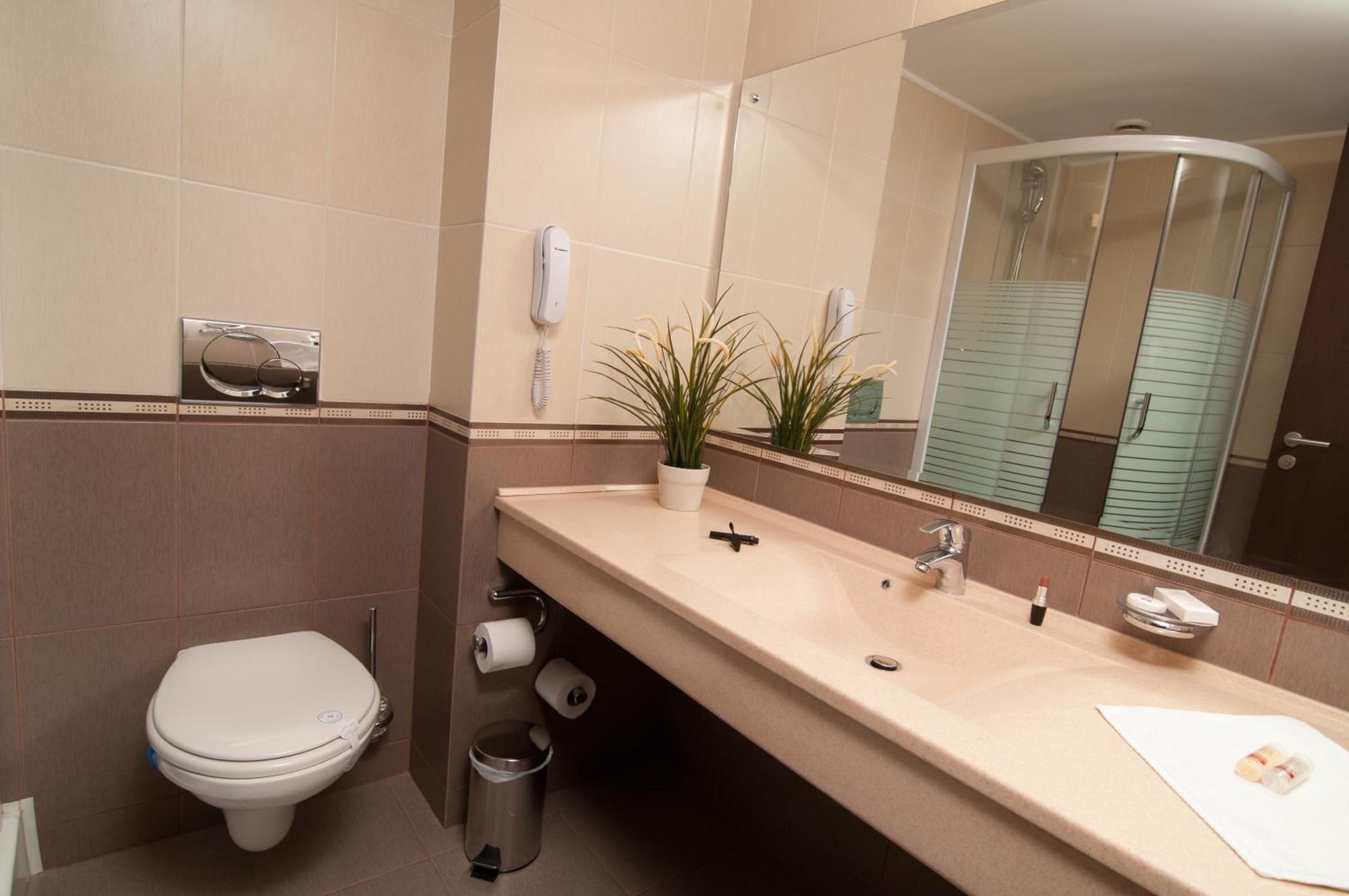 Hotel Rapsodia City Center Botoşani エクステリア 写真