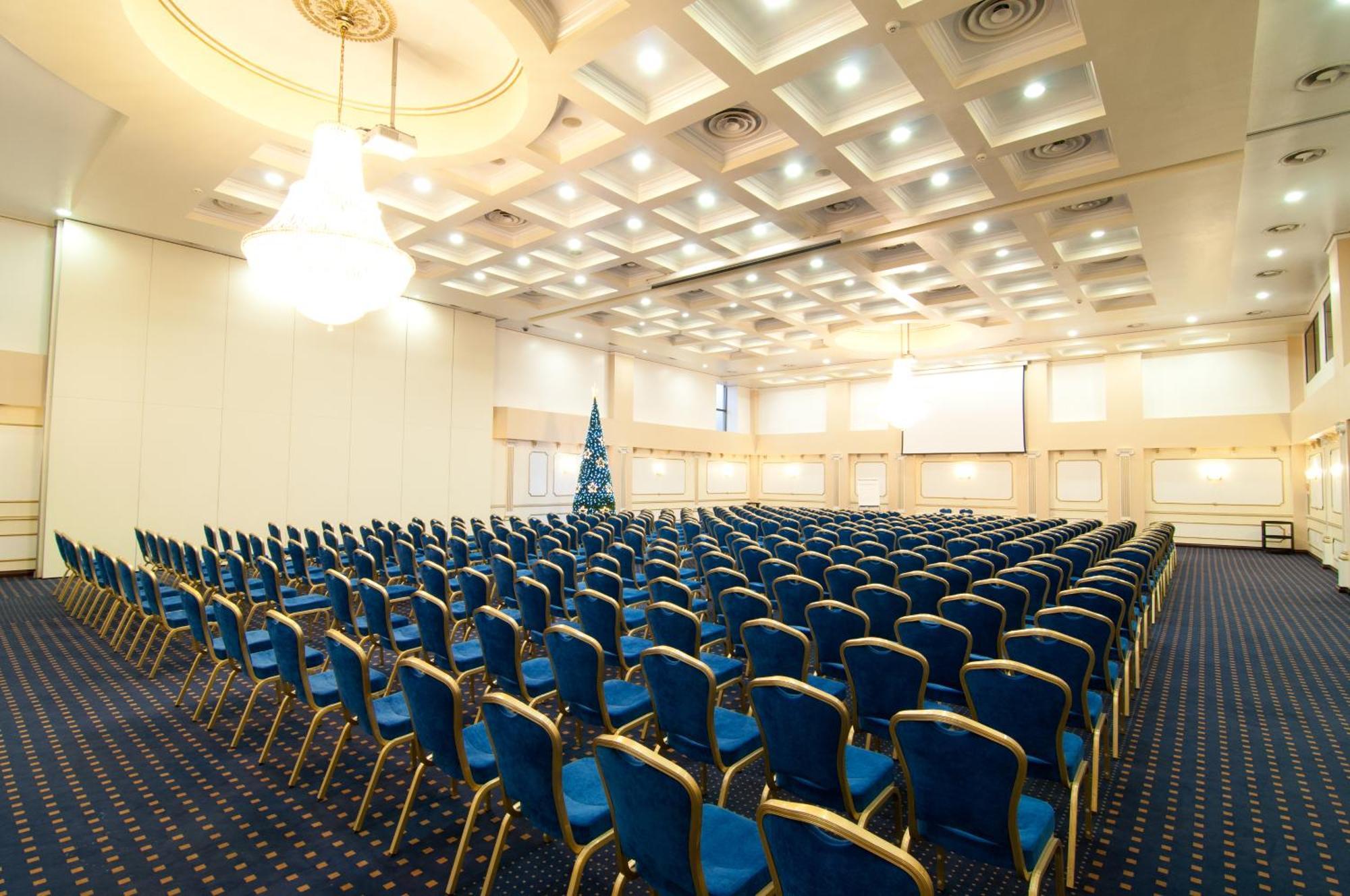 Hotel Rapsodia City Center Botoşani エクステリア 写真