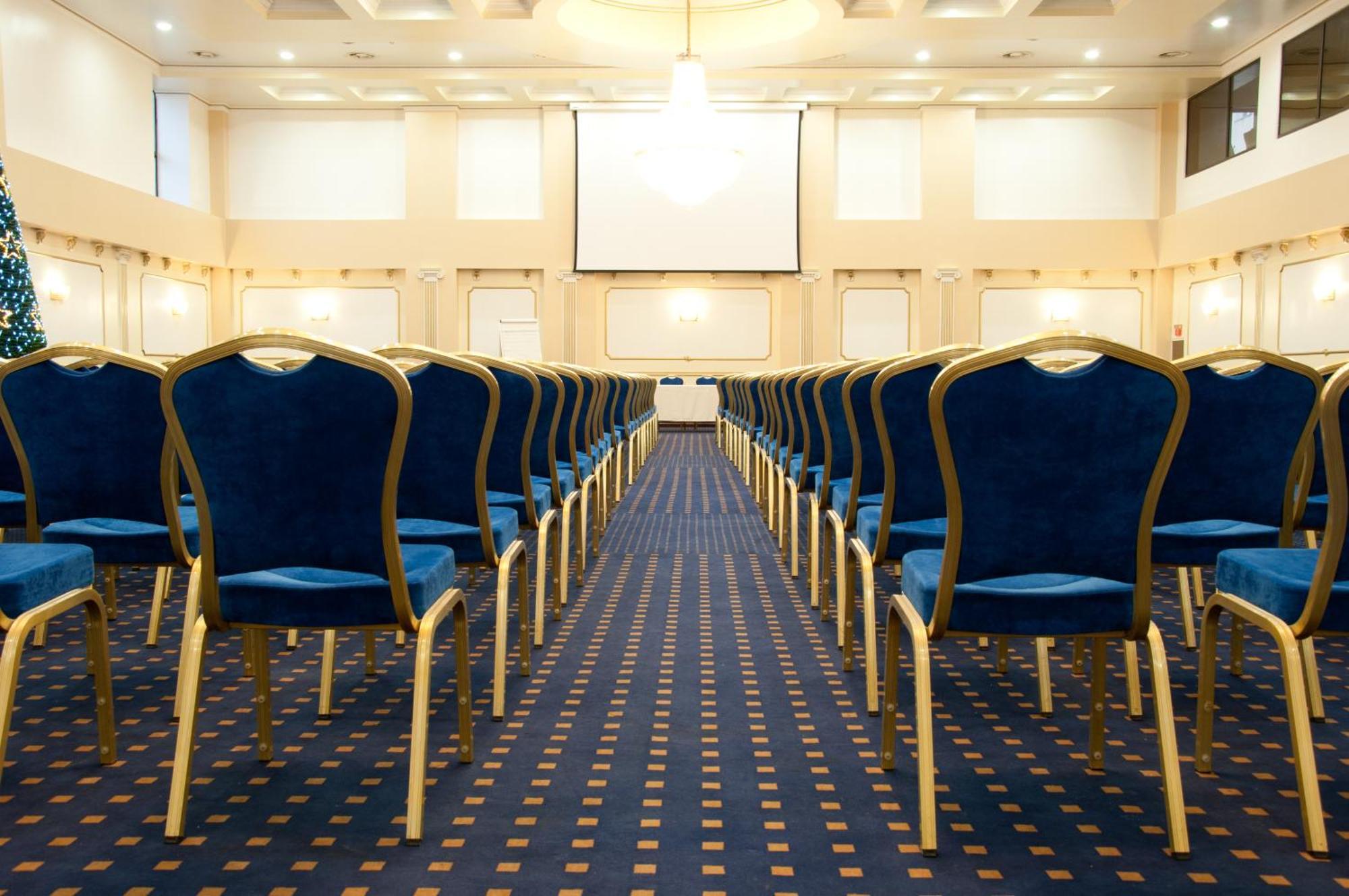 Hotel Rapsodia City Center Botoşani エクステリア 写真