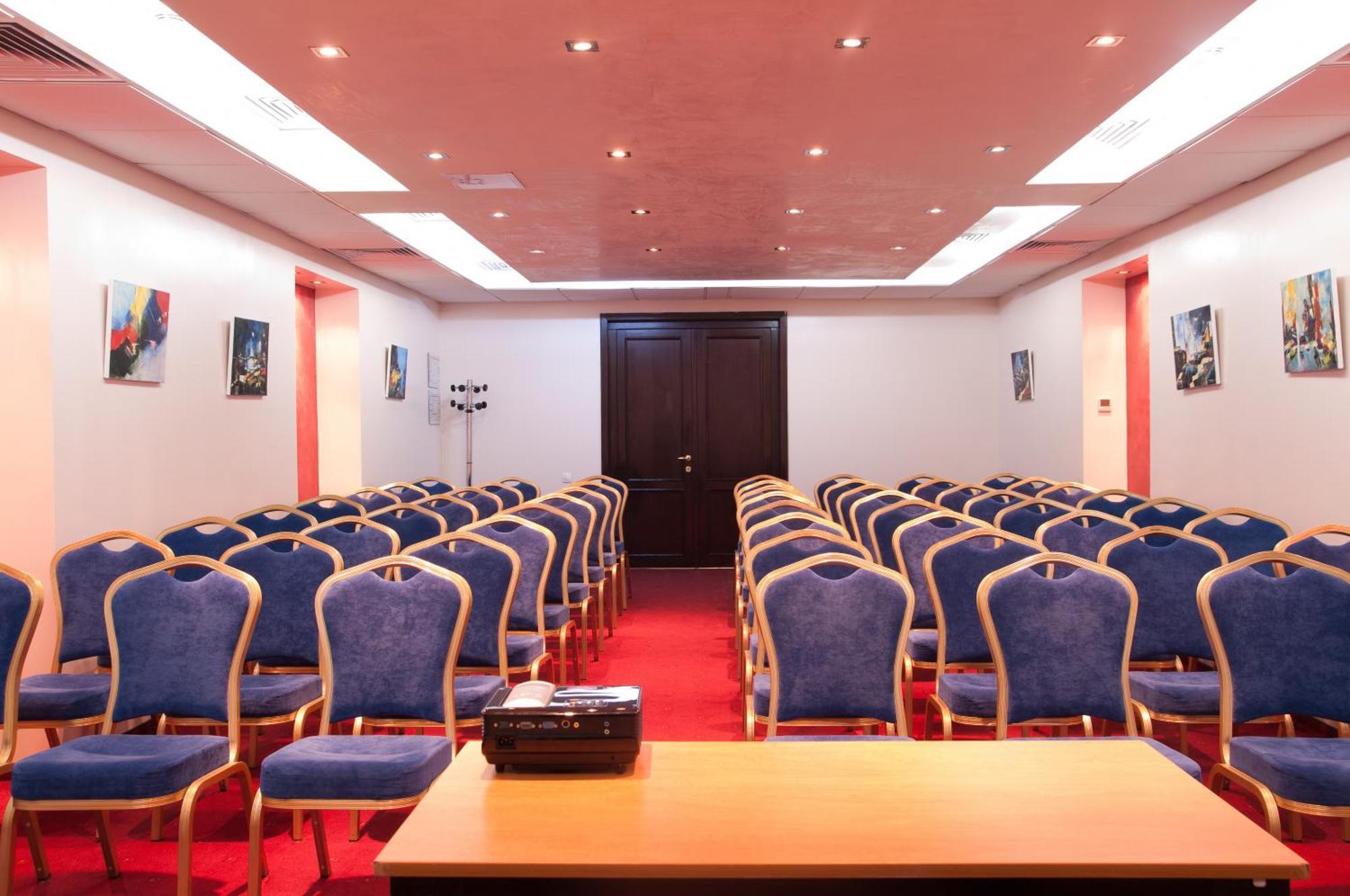 Hotel Rapsodia City Center Botoşani エクステリア 写真