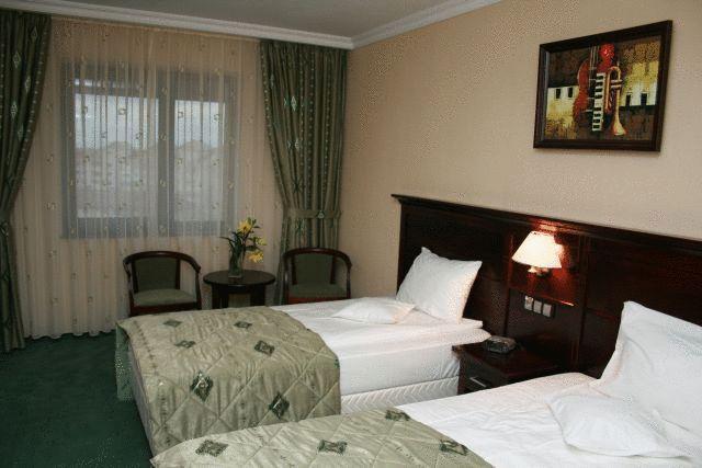 Hotel Rapsodia City Center Botoşani エクステリア 写真