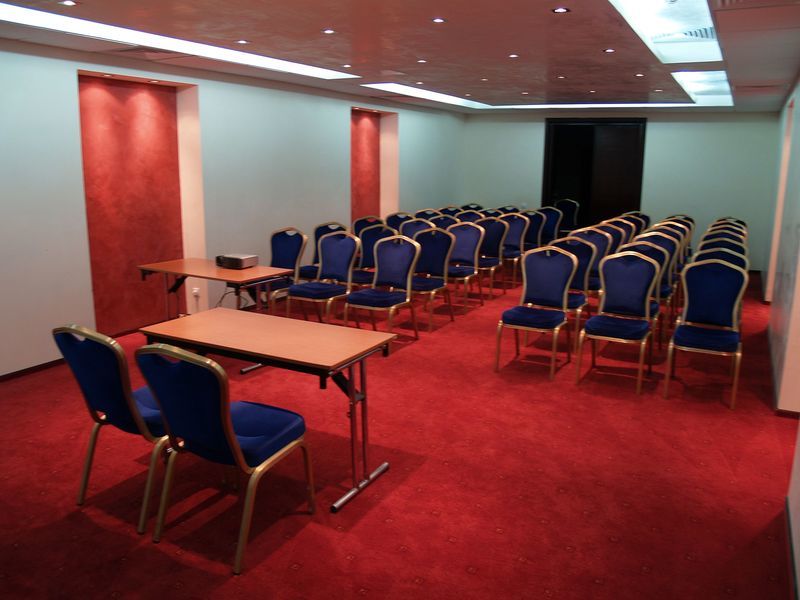 Hotel Rapsodia City Center Botoşani エクステリア 写真