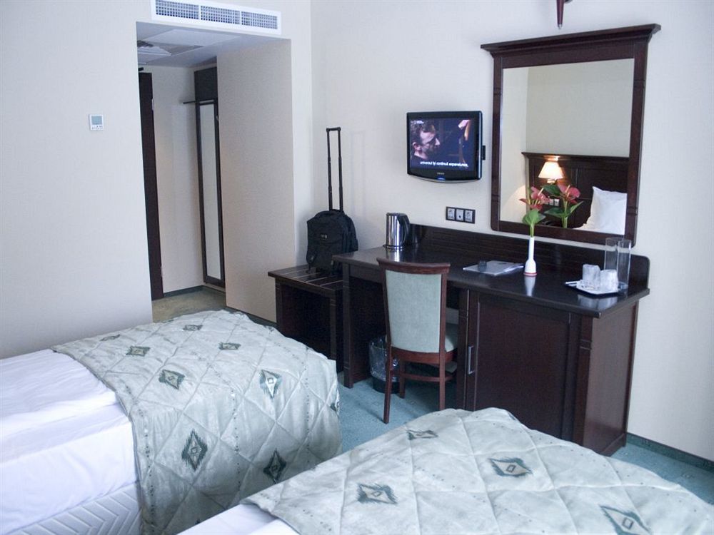 Hotel Rapsodia City Center Botoşani エクステリア 写真