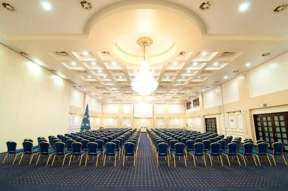 Hotel Rapsodia City Center Botoşani エクステリア 写真