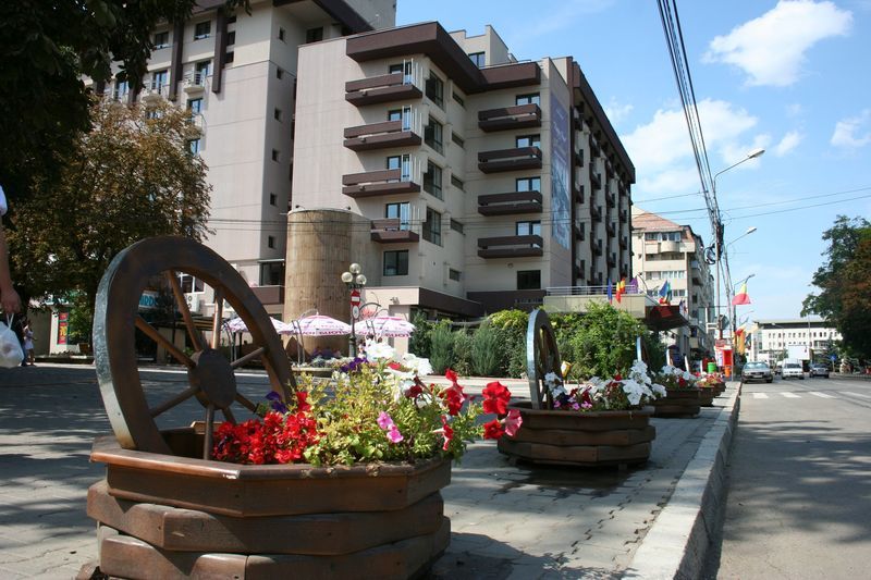 Hotel Rapsodia City Center Botoşani エクステリア 写真
